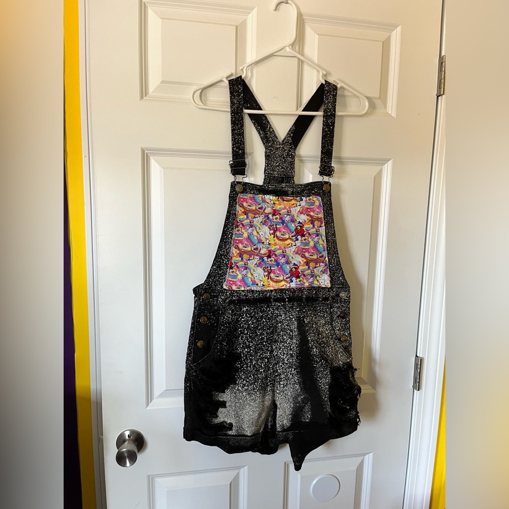 No Boundaries Black Overalls Shorts for Casual Comfort